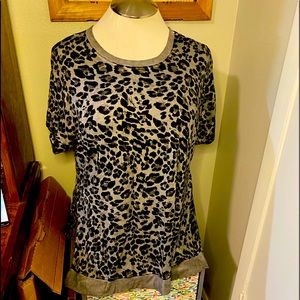 Grey & Black Faded Leopard Dantelle Tee- size 1X